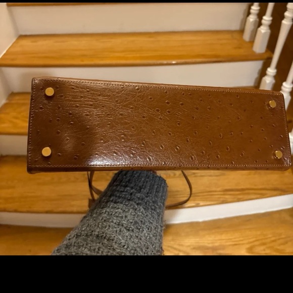 Elegant Brown Handbag - Picture 7 of 11